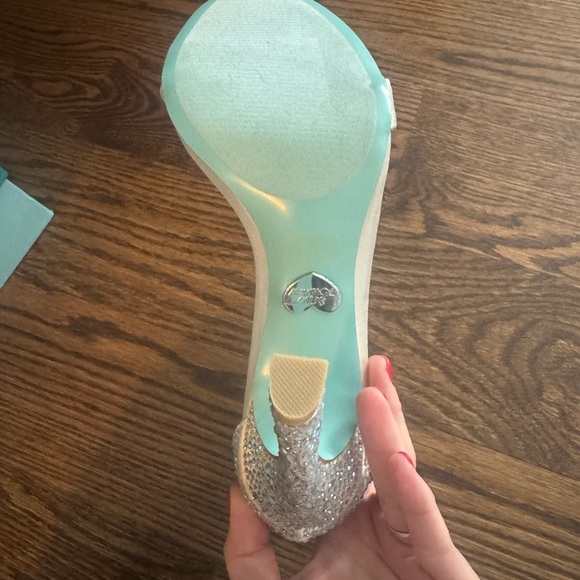 Never Worn Vintage Betsey Johnson Blue Updo Heels - Picture 6 of 8